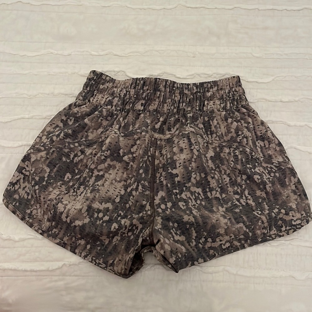 Lululemon Tracker Low-Rise Lined Short 4"